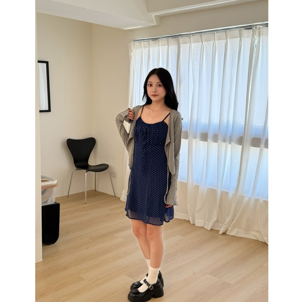 bunny_stall (現貨)甜美渡假風點點雪紡吊帶衫+灰色綁帶罩衫-細節圖4