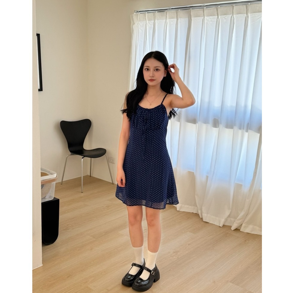 bunny_stall (現貨)甜美渡假風點點雪紡吊帶衫+灰色綁帶罩衫-細節圖5