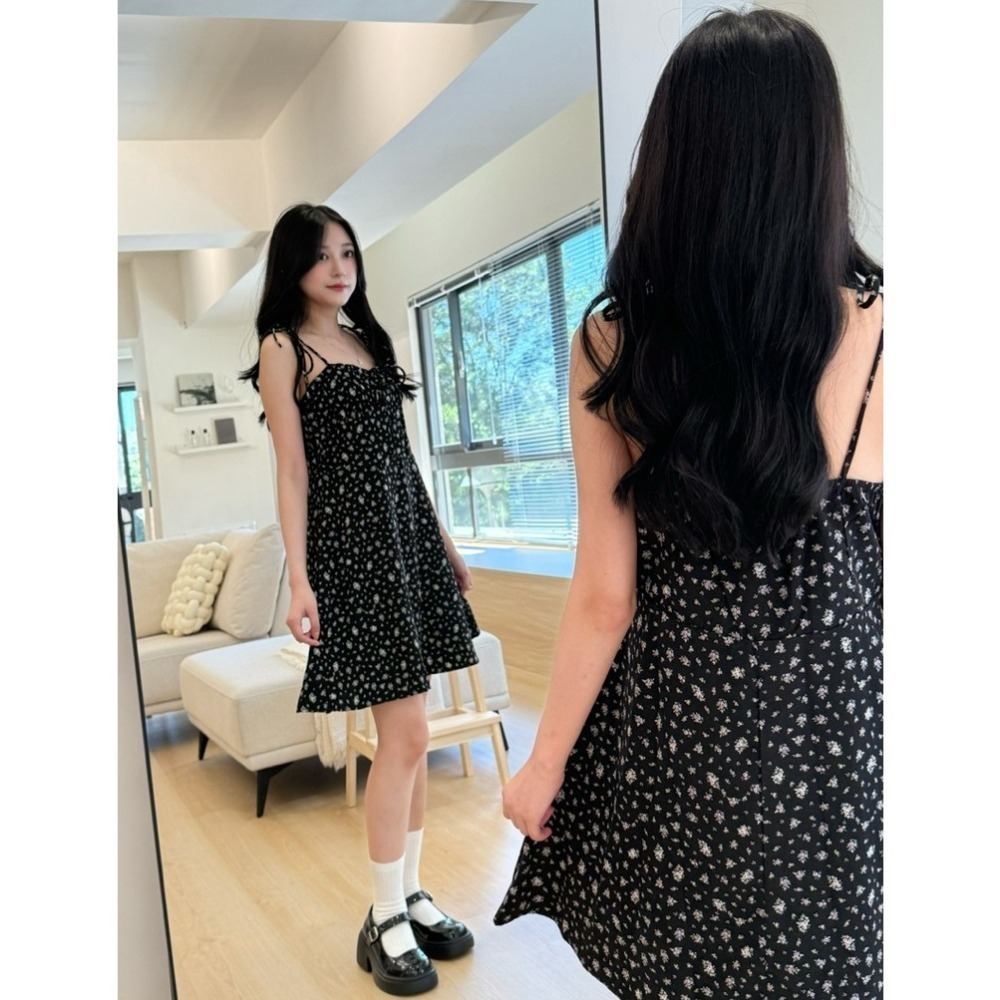 bunny_stall (現貨)最適合渡假的洋裝🌷經典碎花收腰吊帶裙/M-L-細節圖3