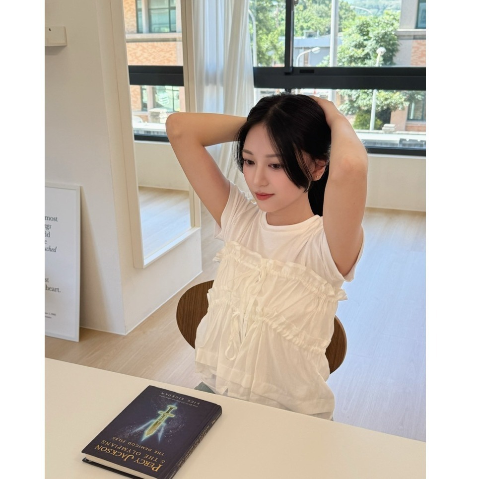 bunny_stall 層次穿搭必備🩵可調節式的緞面感外搭吊帶背心-細節圖7