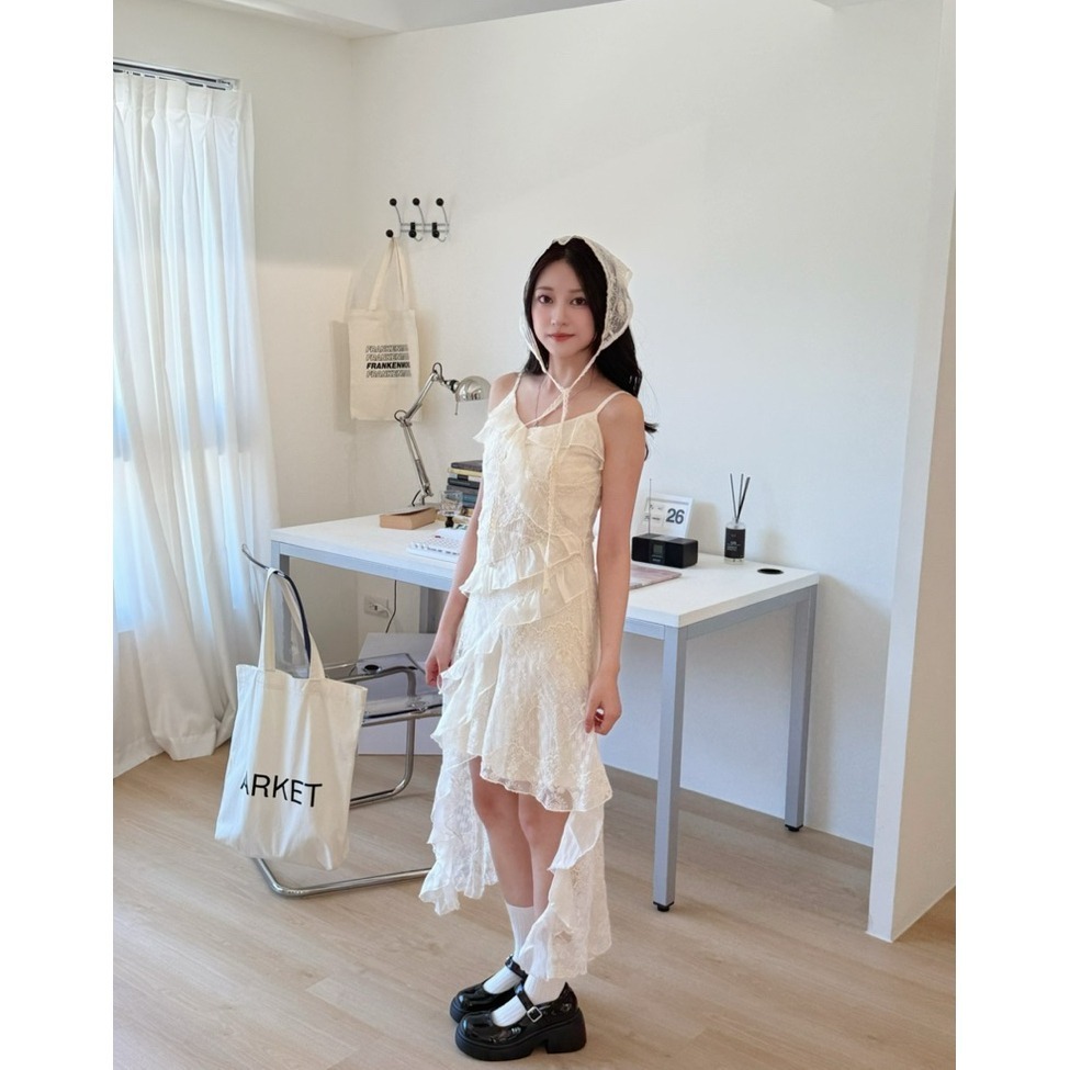 bunny_stall 仙女下凡🤍經典蕾絲不規則裙擺收腰吊帶裙/S-L-細節圖2