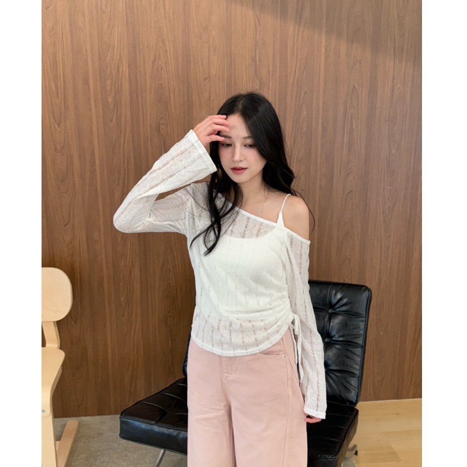 bunny_stall (現貨)氛圍感拉滿🤍純白色直條紋透膚露肩罩衫/S-L-細節圖4