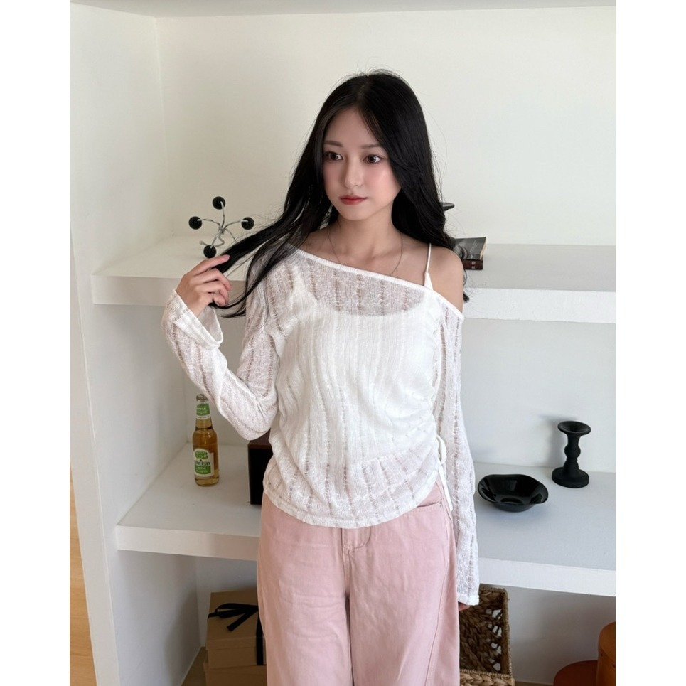 bunny_stall (現貨)氛圍感拉滿🤍純白色直條紋透膚露肩罩衫/S-L-細節圖7