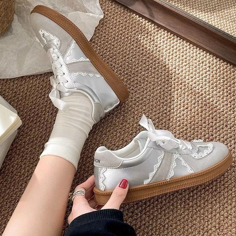 bunny_stall (現貨)🌟令人為之一亮的蕾絲拼接德訓鞋小白鞋-細節圖2