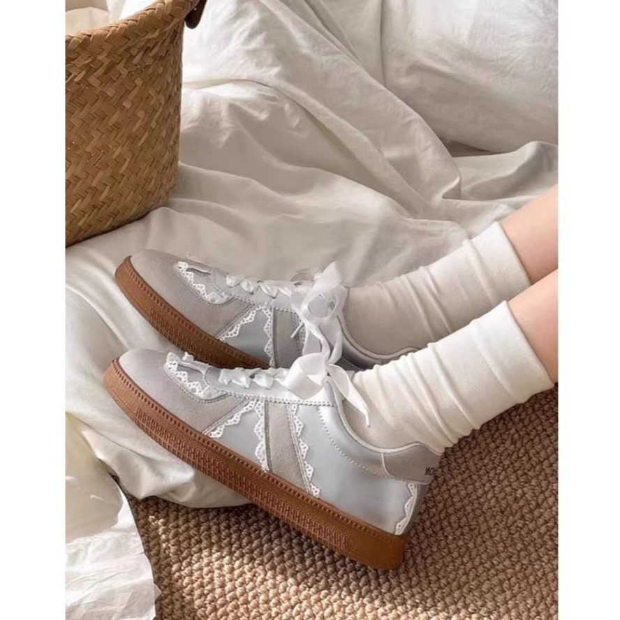 bunny_stall (現貨)🌟令人為之一亮的蕾絲拼接德訓鞋小白鞋-規格圖8