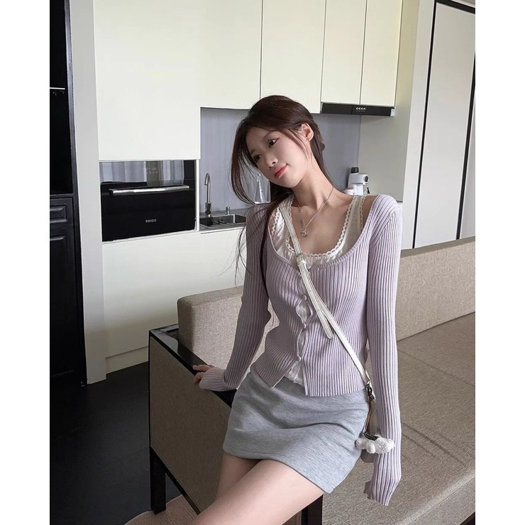 bunny_stall 💜細緻的蕾絲花邊假兩件式針織衫+休閒長褲or短裙-細節圖5