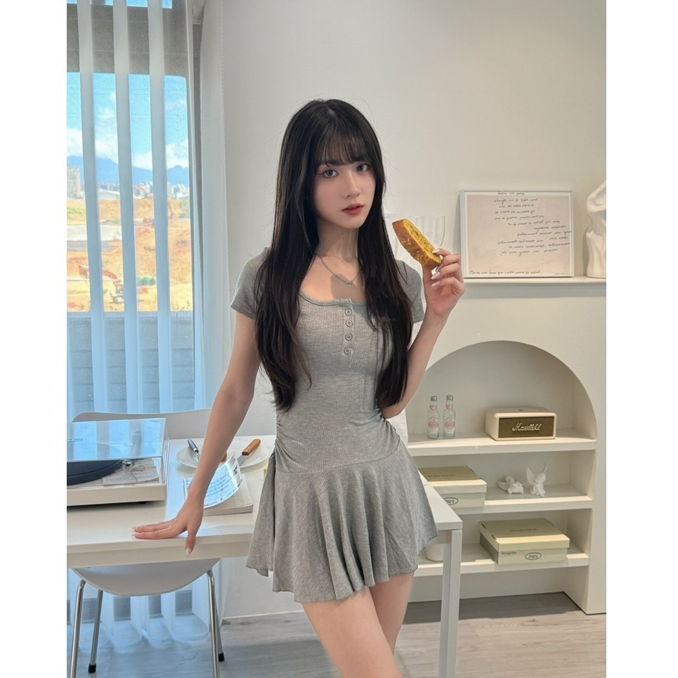 bunny_stall (現貨)我的日常穿搭🤍修身顯瘦的彈力休閒連身裙-細節圖4