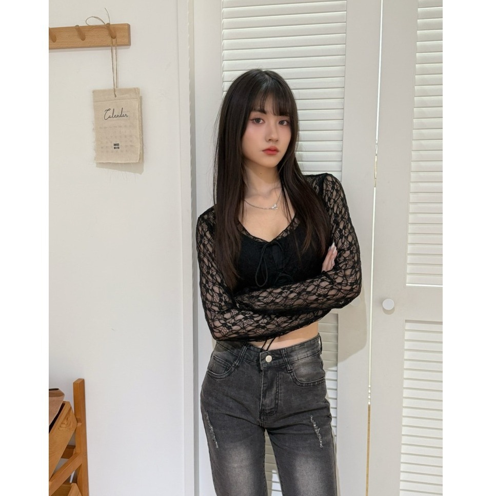 bunny_stall (現貨)氣質滿分的蕾絲綁帶鏤空短版罩衫-細節圖3