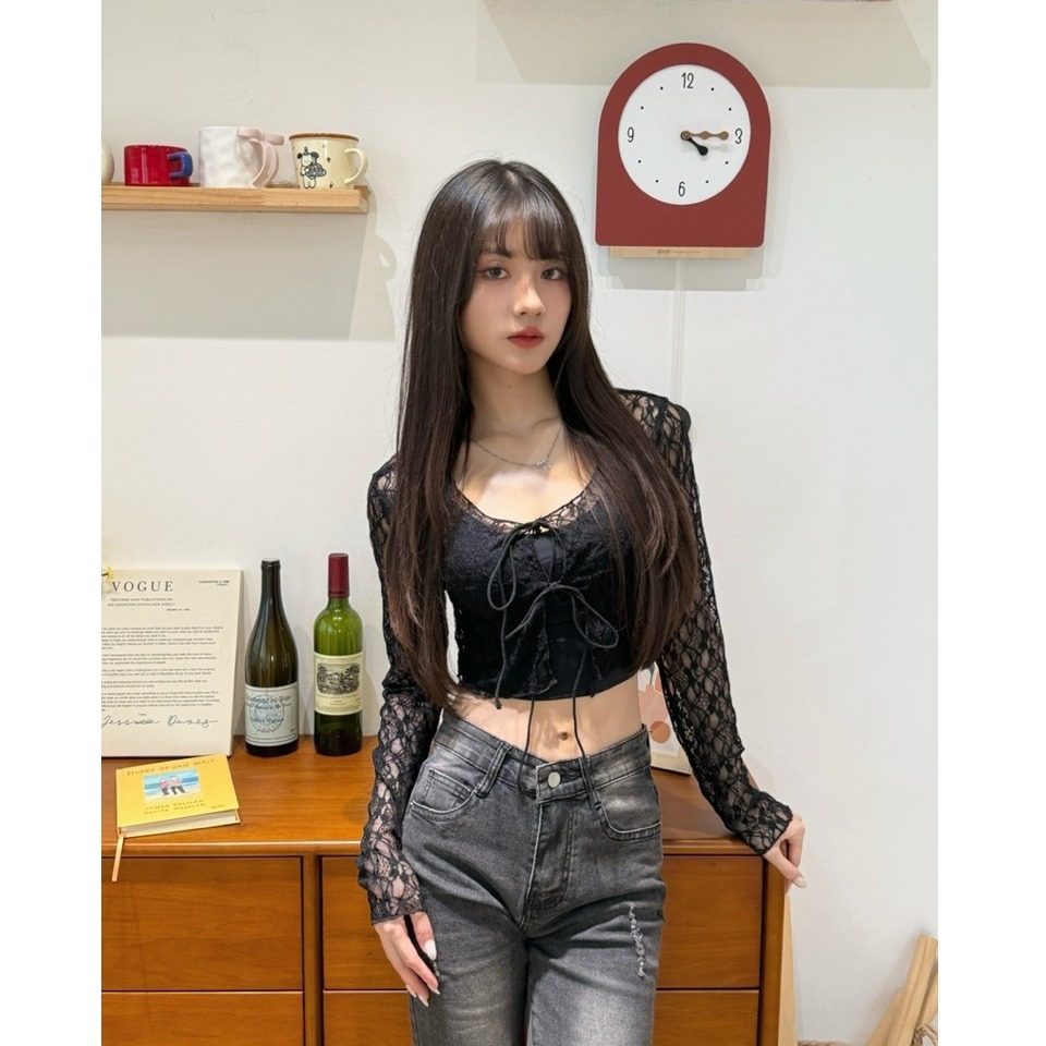 bunny_stall (現貨)氣質滿分的蕾絲綁帶鏤空短版罩衫-細節圖4