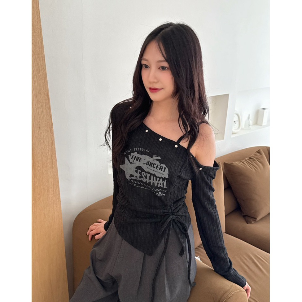 bunny_stall (現貨)美式甜辣風🖤側邊綁帶收腰設計的露肩長袖上衣/S-L-細節圖6