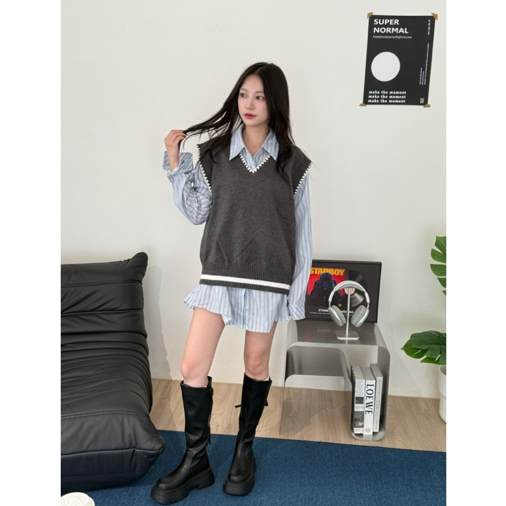 bunny_stall 經典學院風💙藍色條紋長版襯衫+簡約撞色針織背心兩件式套裝-細節圖4