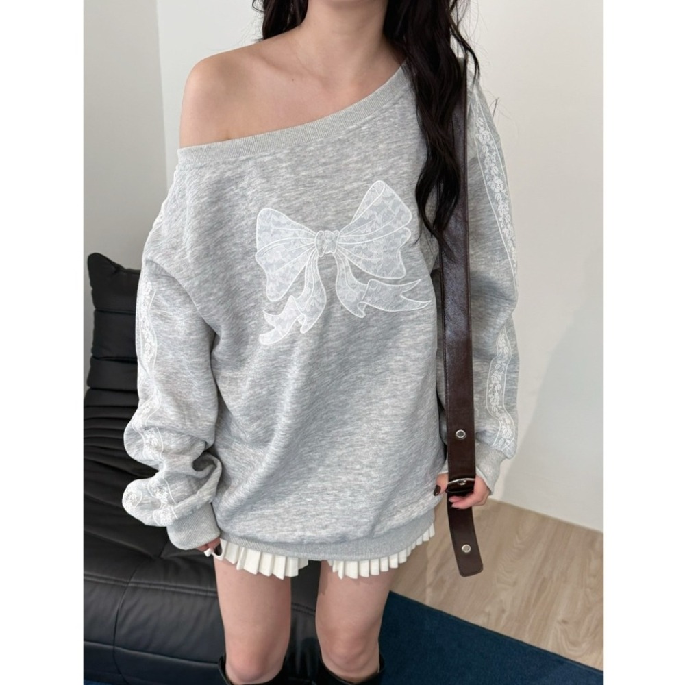 bunny_stall 約會小心機🎀細緻蕾絲蝴蝶結斜肩長袖衛衣/S-L-細節圖2