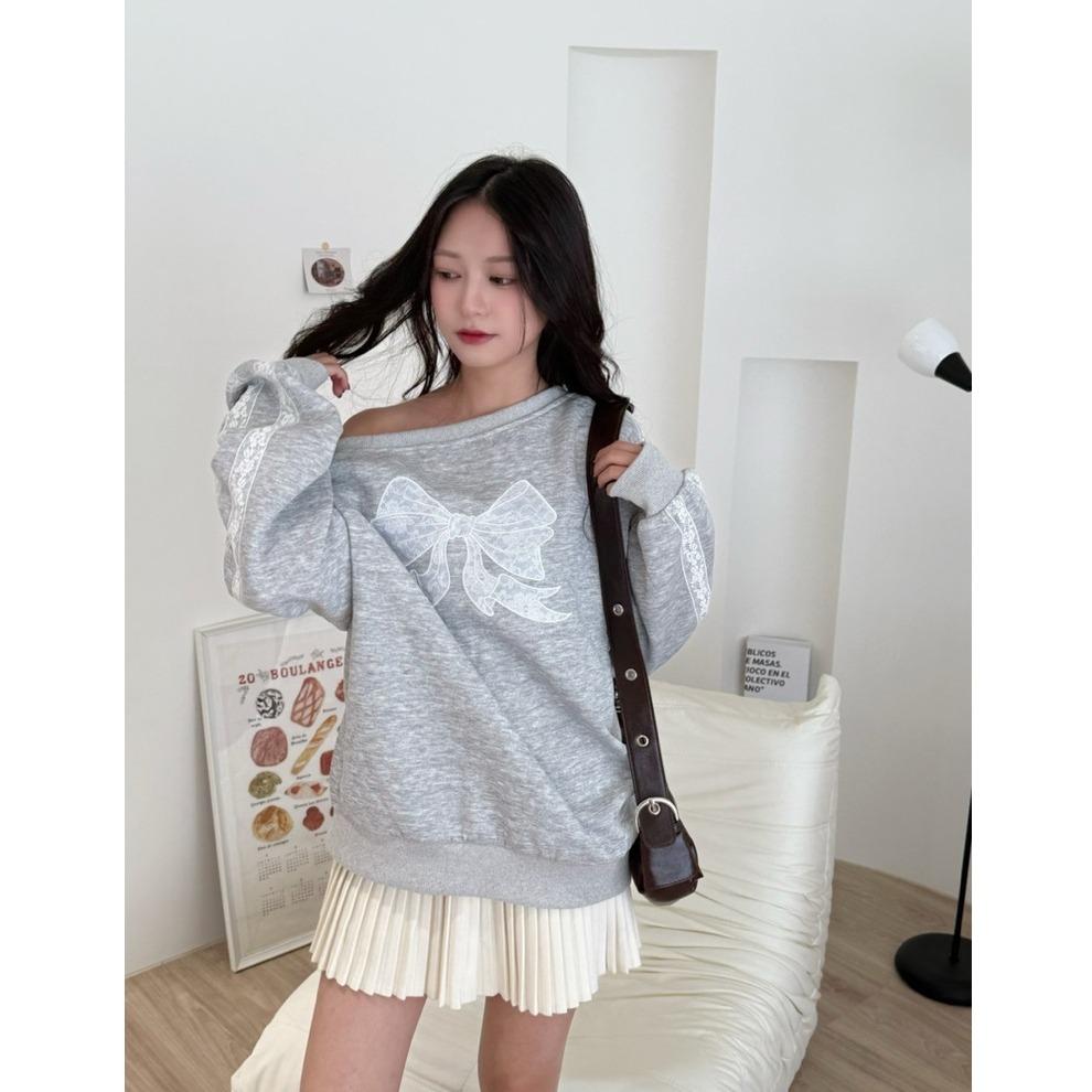 bunny_stall 約會小心機🎀細緻蕾絲蝴蝶結斜肩長袖衛衣/S-L-細節圖6