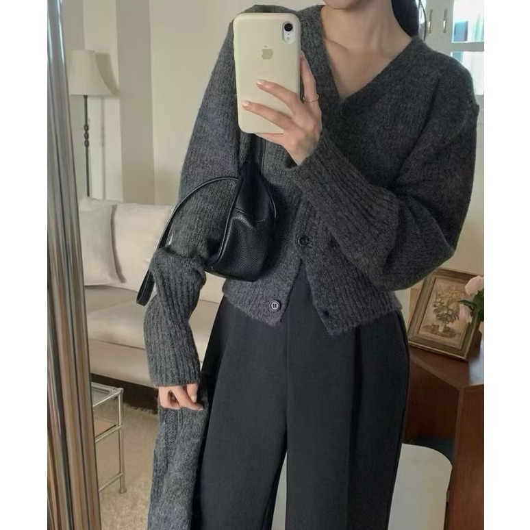 bunny_stall (現貨)暮色時光💙柔軟的V領排扣針織衫+同色系頸帶-細節圖6