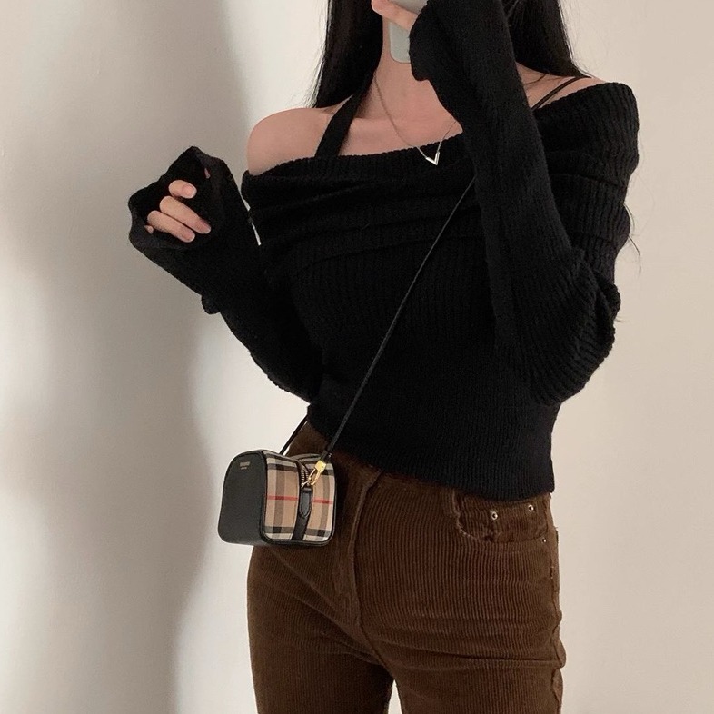 bunny_stall (現貨)入秋進行曲🎵掛脖式一字領露肩短版針織衫-細節圖8