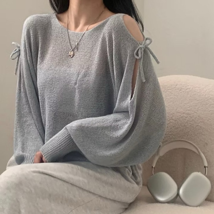 bunny_stall (現貨)漫步萊茵河畔🩵微露肩綁帶的薄款針織衫/S-L-細節圖3