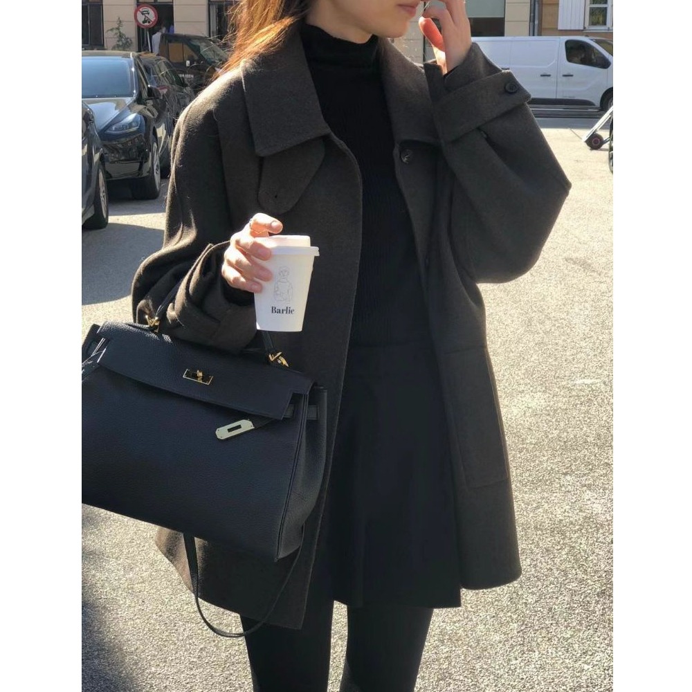 bunny_stall 柔軟親膚✔️簡約百搭的中長款落肩毛呢外套-細節圖4