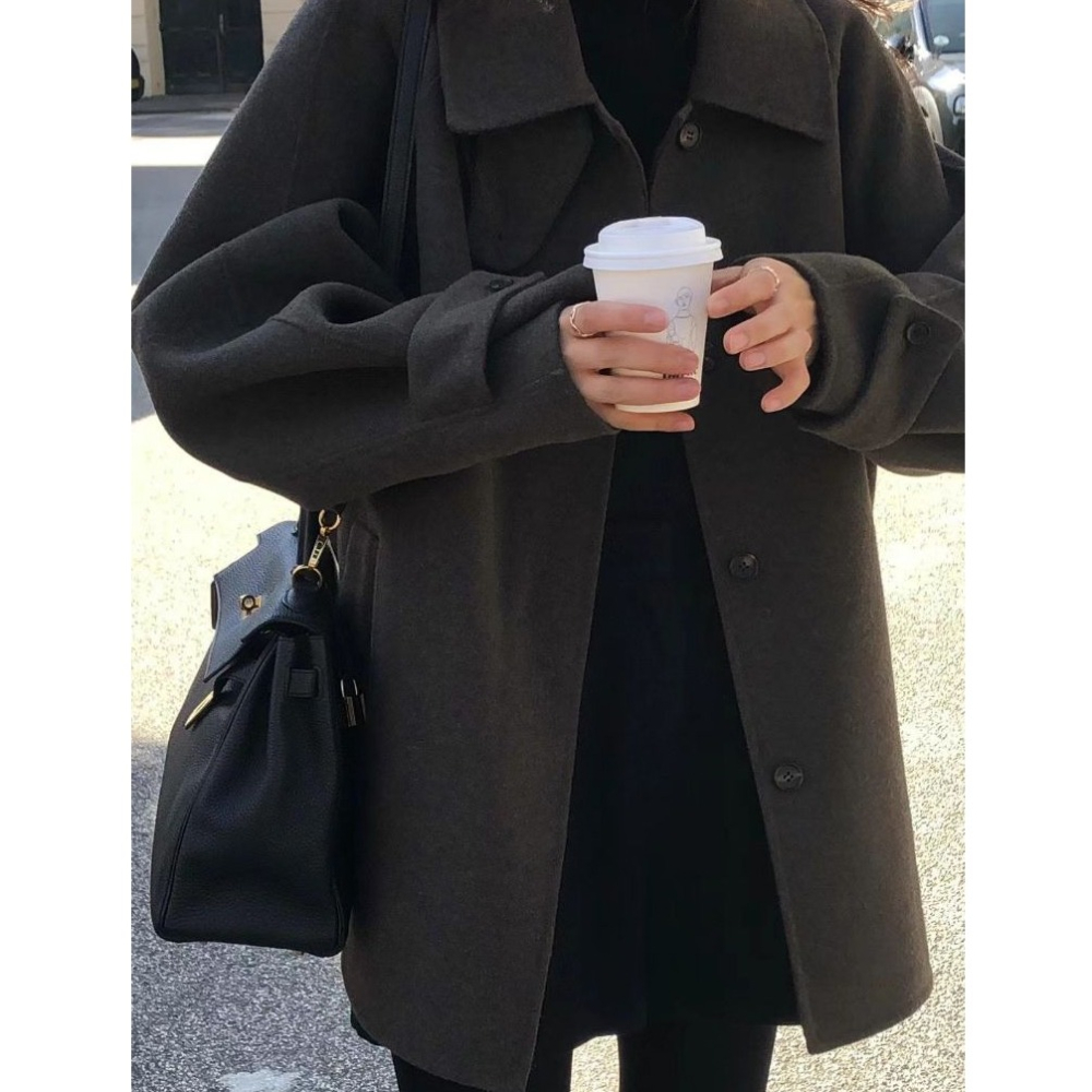 bunny_stall 柔軟親膚✔️簡約百搭的中長款落肩毛呢外套-細節圖5