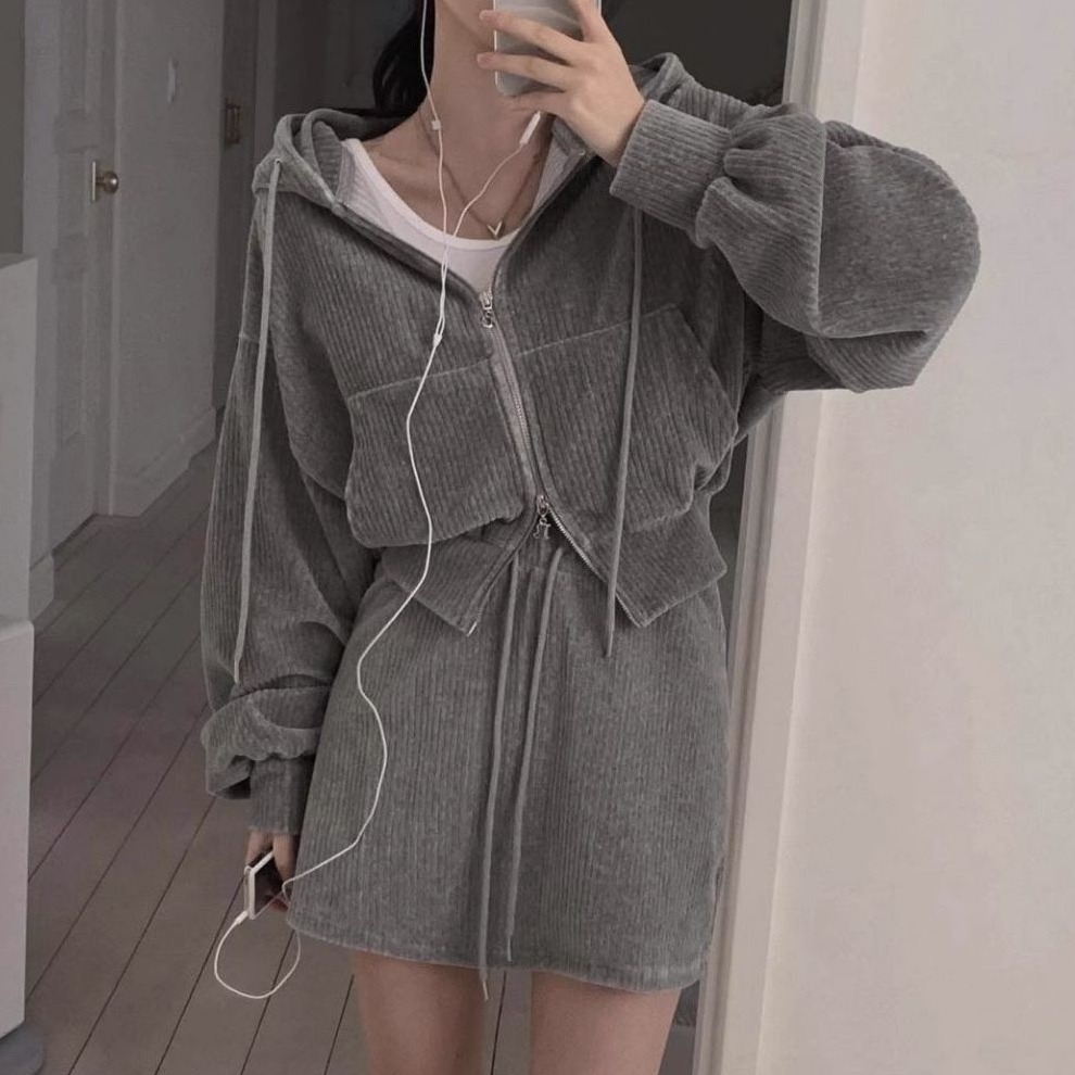 bunny_stall 秋冬氛圍感🍂燈芯絨落肩款短版外套+鬆緊腰抽繩短裙套裝-細節圖2
