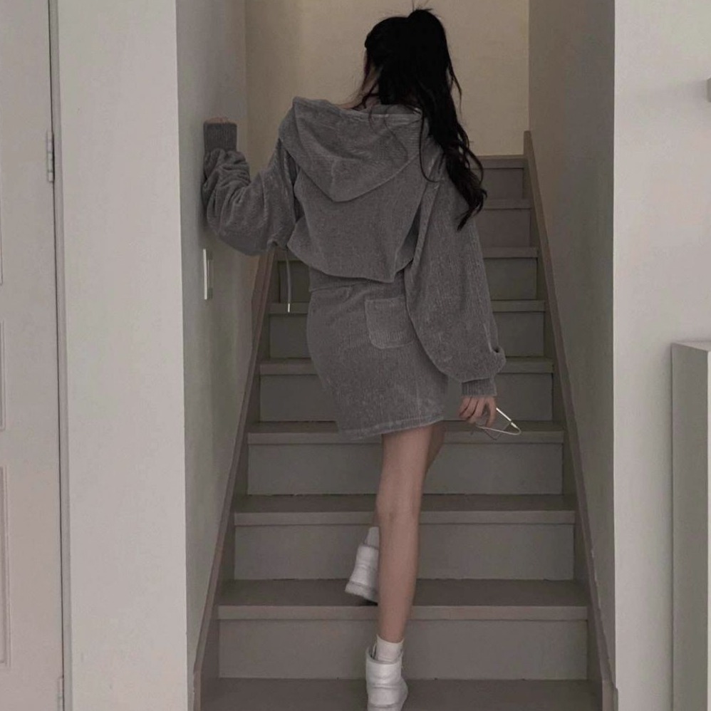 bunny_stall 秋冬氛圍感🍂燈芯絨落肩款短版外套+鬆緊腰抽繩短裙套裝-細節圖7
