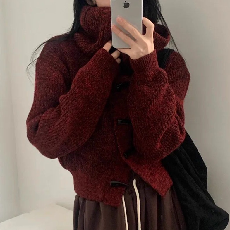 bunny_stall (現貨)不撞款❣️大翻領設計的牛角扣短版針織毛衣/3Colors-細節圖6