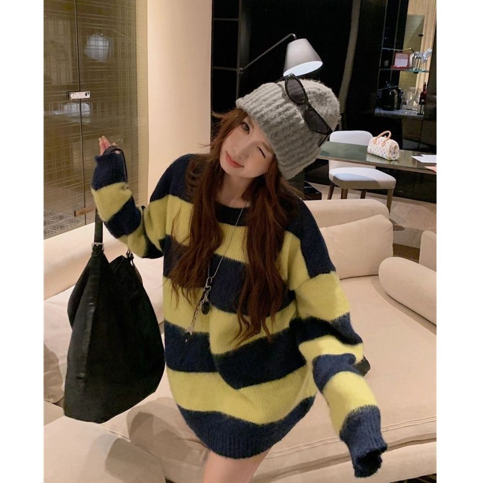 bunny_stall (現貨)人見人愛的中長款條紋圓領針織毛衣-細節圖8