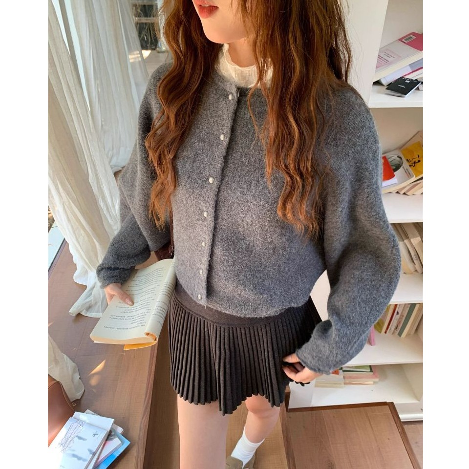 bunny_stall 滿滿的氣質感💌蝙蝠袖排扣短版針織外套/5Colors-細節圖3