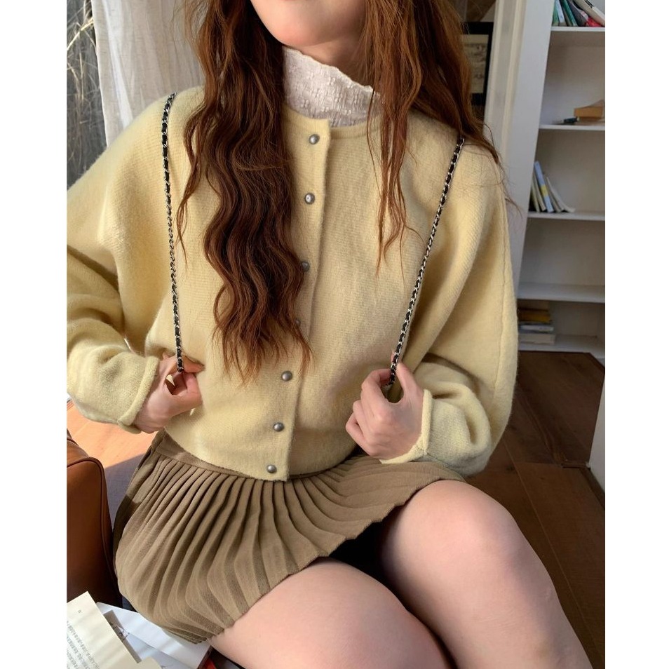 bunny_stall 滿滿的氣質感💌蝙蝠袖排扣短版針織外套/5Colors-細節圖5