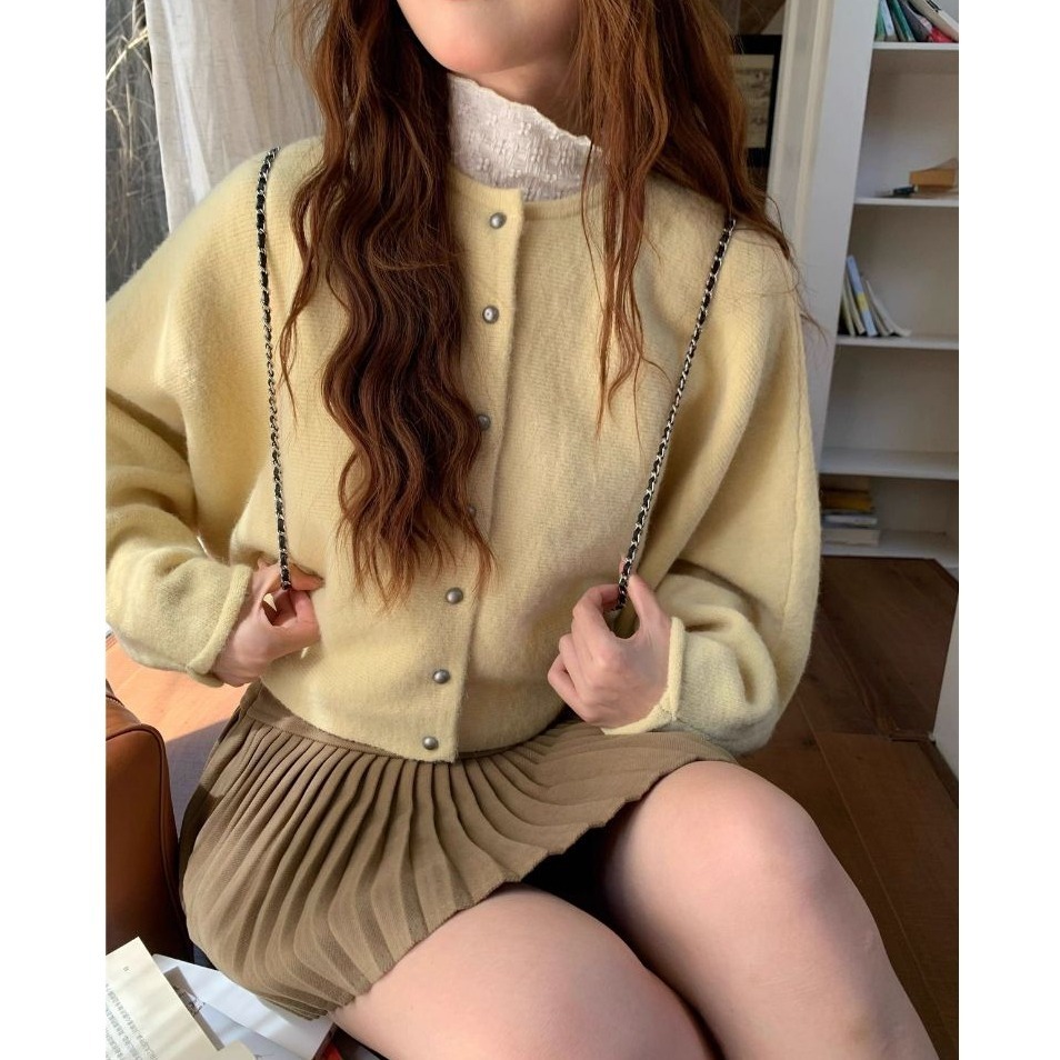 bunny_stall (現貨)滿滿的氣質感💌蝙蝠袖排扣短版針織外套/5Colors-細節圖7