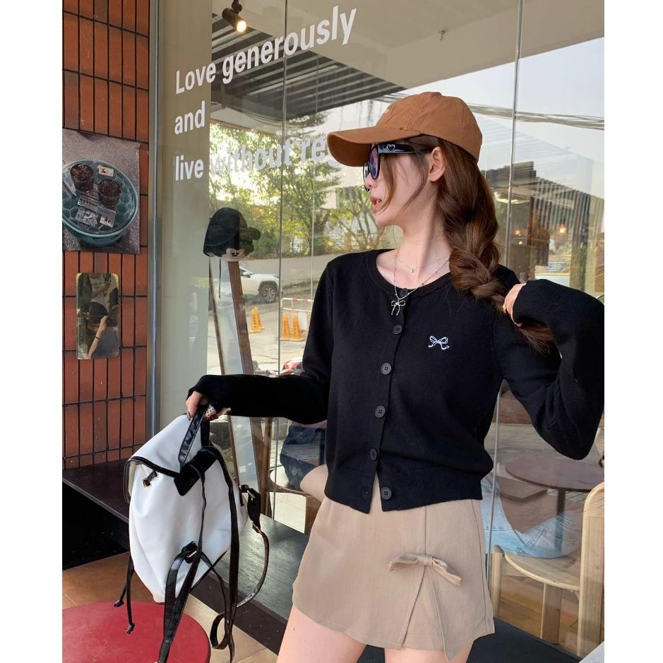 bunny_stall 春天的色調🎀蝴蝶結刺繡排釦圓領針織外套-細節圖6