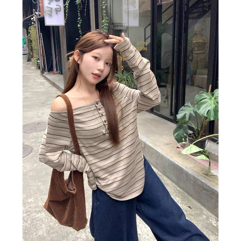 bunny_stall 🤎誰穿誰好看的百搭休閒條紋露肩上衣-細節圖3