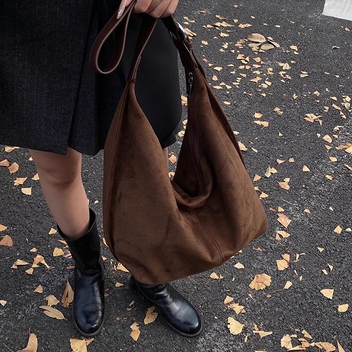 bunny_stall 秋日呢喃🤎韓系小眾設計的百搭麂皮單肩包/斜垮包-細節圖2