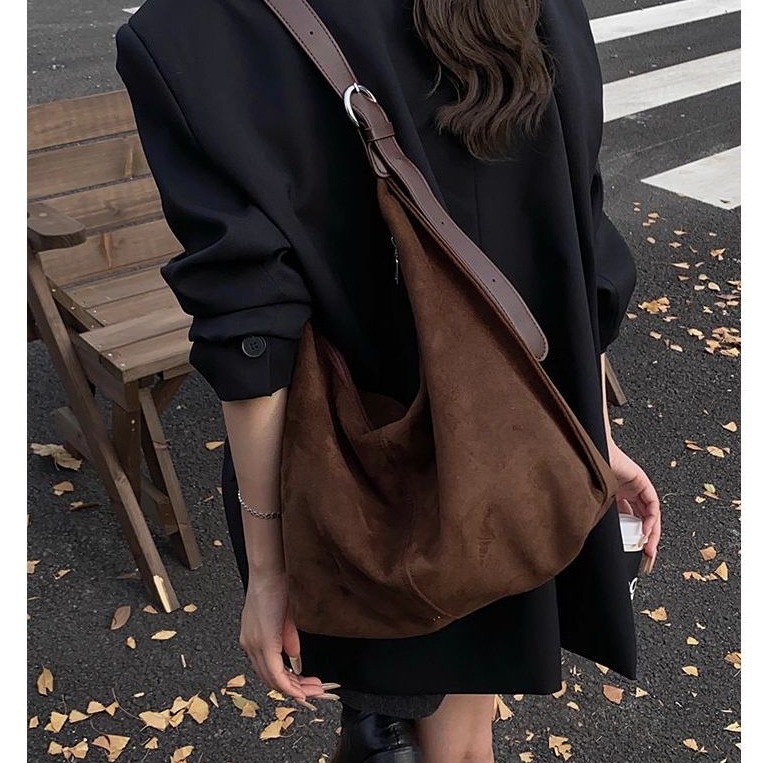 bunny_stall 秋日呢喃🤎韓系小眾設計的百搭麂皮單肩包/斜垮包-細節圖3