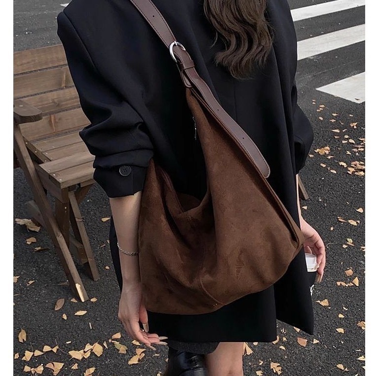 bunny_stall (現貨)秋日呢喃🤎韓系小眾設計的百搭麂皮單肩包/斜垮包-細節圖3