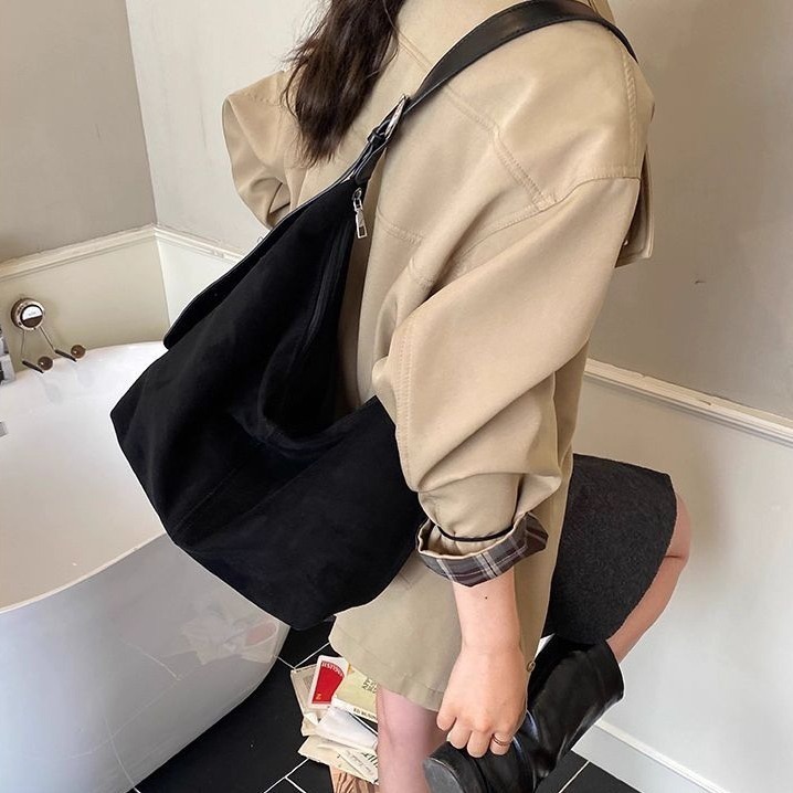 bunny_stall (現貨)秋日呢喃🤎韓系小眾設計的百搭麂皮單肩包/斜垮包-細節圖5