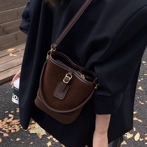 bunny_stall 首爾漫步🍂輕奢復古麂皮手提小包/水桶包/3Colors-細節圖2