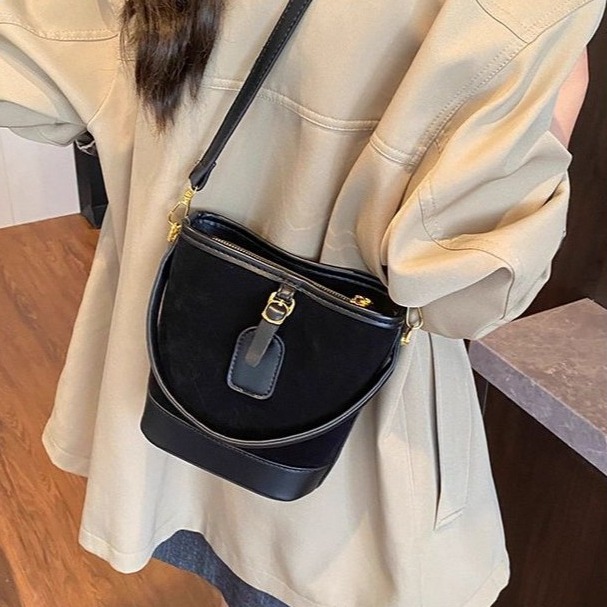 bunny_stall 首爾漫步🍂輕奢復古麂皮手提小包/水桶包/3Colors-細節圖4