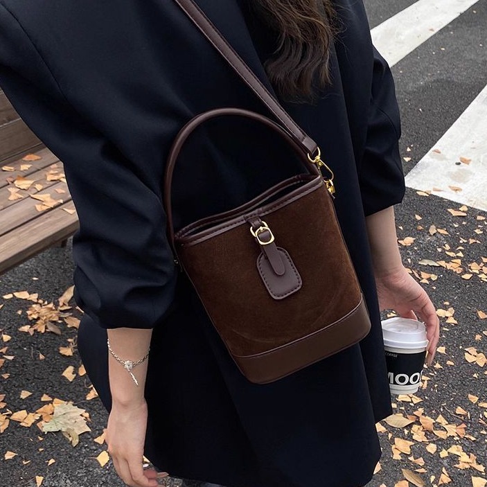 bunny_stall 首爾漫步🍂輕奢復古麂皮手提小包/水桶包/3Colors-規格圖8