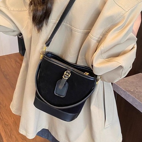 bunny_stall 首爾漫步🍂輕奢復古麂皮手提小包/水桶包/3Colors-規格圖8