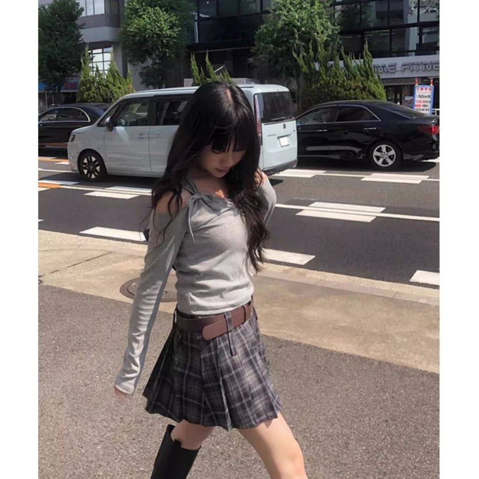 bunny_stall 灰霧悄語🩶微性感斜肩彈力針織衫+經典格紋百摺裙套裝/附皮帶/S-L-細節圖2