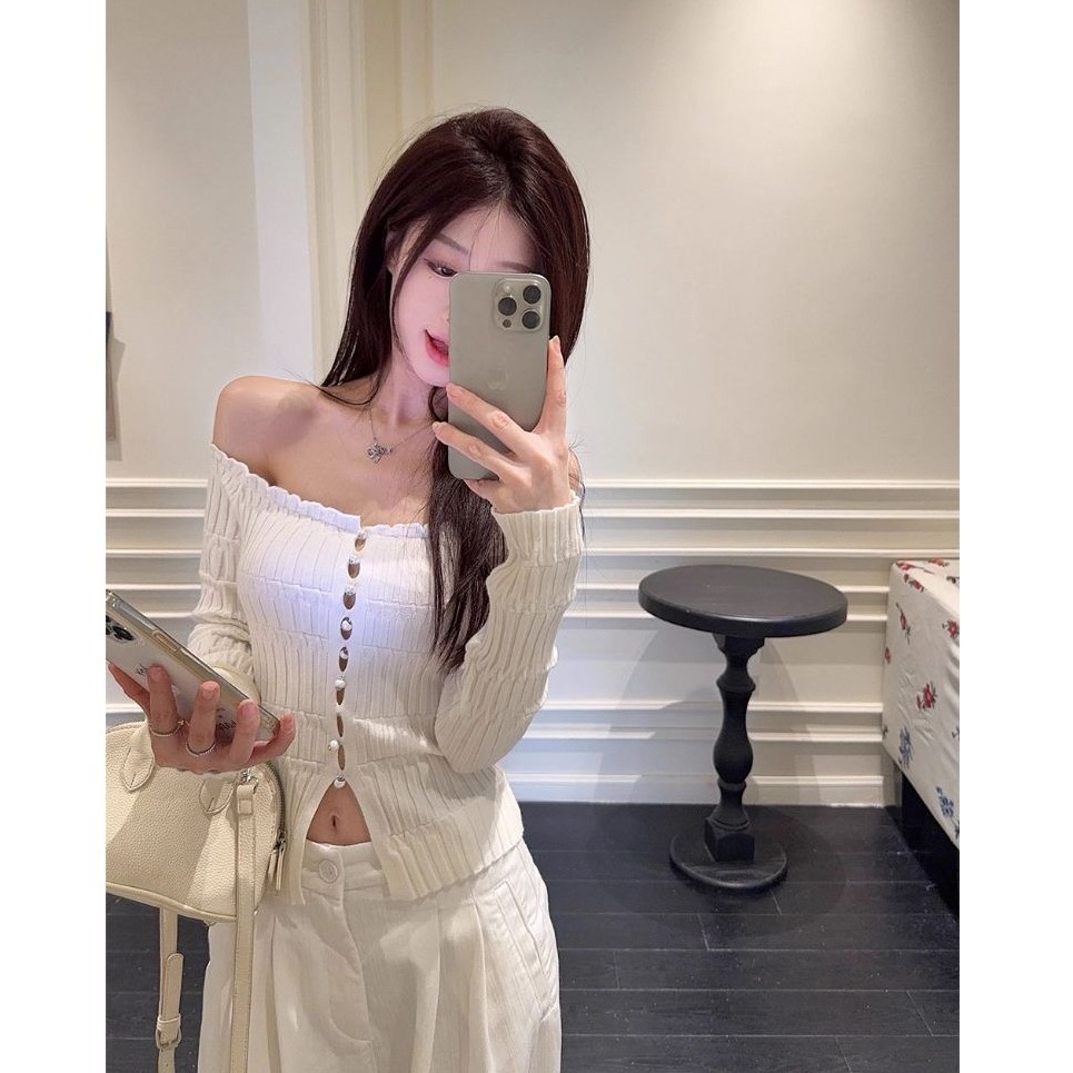 bunny_stall 許妍同款🤍柔光般的珍珠扣一字領修身針織衫/S-L-細節圖3