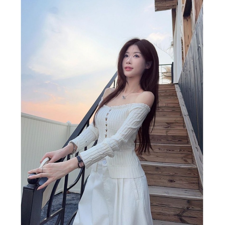 bunny_stall 許妍同款🤍柔光般的珍珠扣一字領修身針織衫/S-L-細節圖5