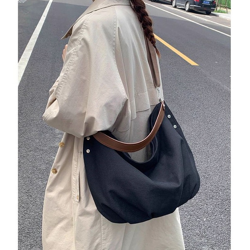 bunny_stall 日常裡不可或缺的鬆弛感大容量帆布單肩包/斜垮包-細節圖4