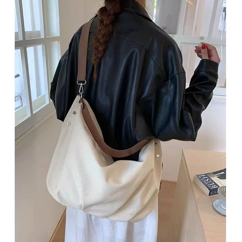 bunny_stall 日常裡不可或缺的鬆弛感大容量帆布單肩包/斜垮包-細節圖8