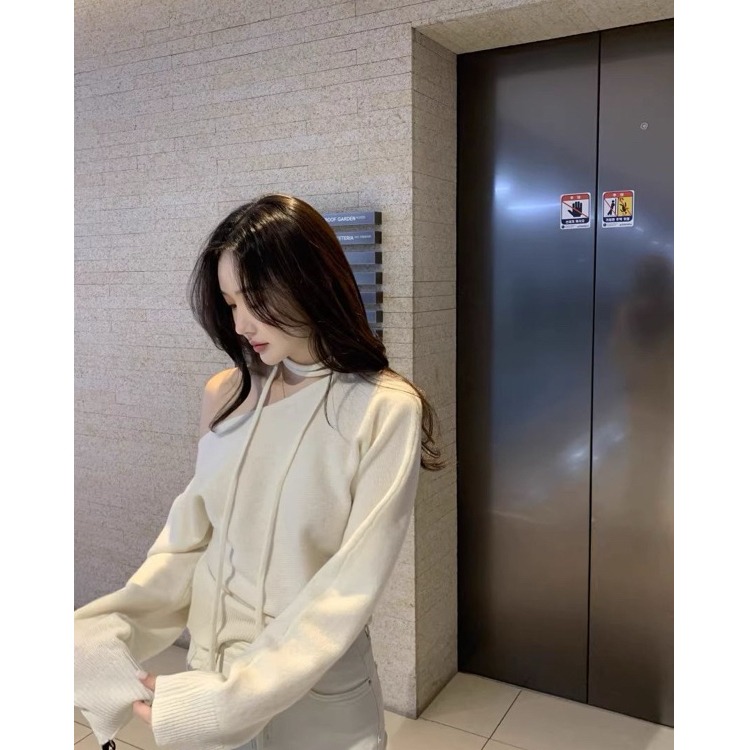 bunny_stall 我的浪漫法式感🤍氣質款斜肩露肩針織衫/附頸帶-細節圖4