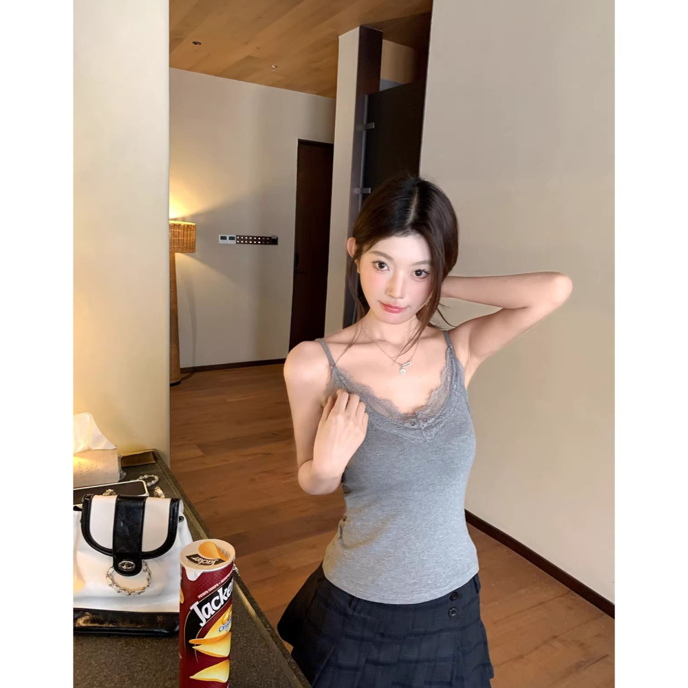 bunny_stall 舒適柔軟的蕾絲花邊V領吊帶背心/有胸墊/肩帶可調節-細節圖8