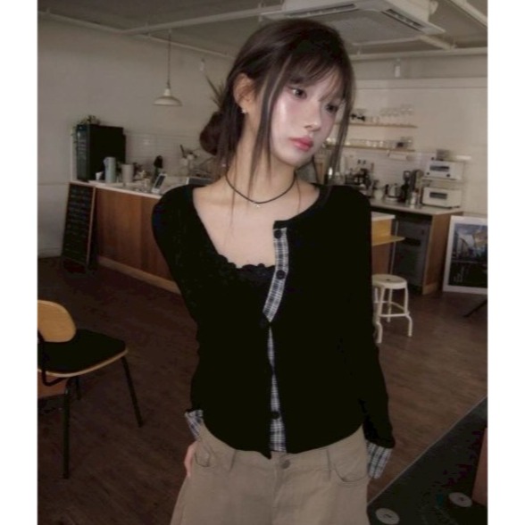 bunny_stall 簡約有型🖤修身顯瘦的格紋拼接排扣長袖上衣-細節圖3