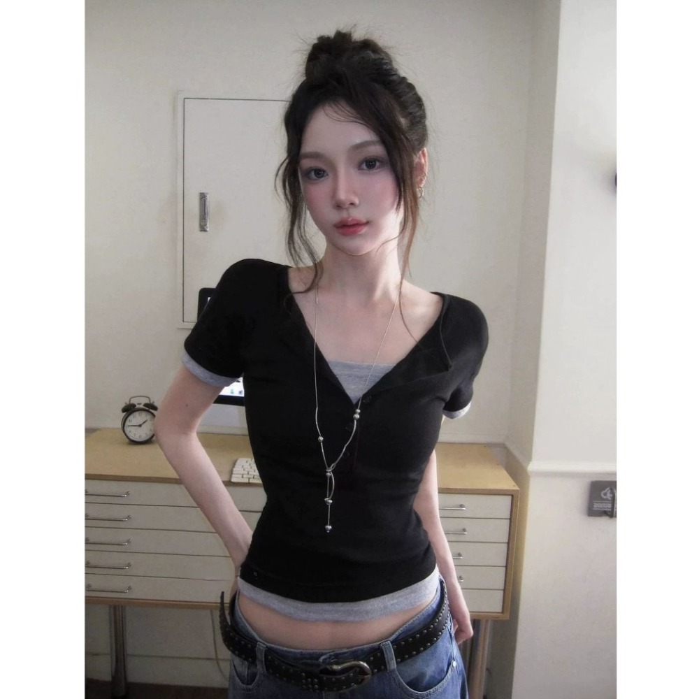 bunny_stall 🖤簡約有型的撞色拼接假兩件式短袖上衣/S-L-細節圖4