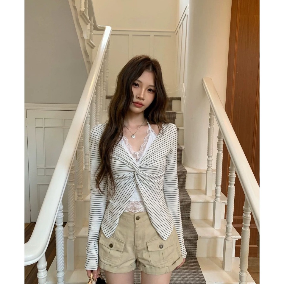 bunny_stall 小心機扭結🍂抓皺條紋拼接蕾絲掛脖假兩件式長袖上衣/S-L-細節圖4