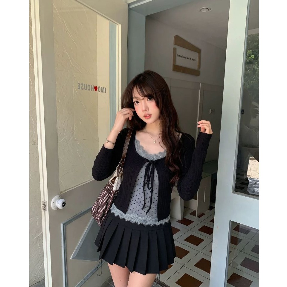 bunny_stall 秋日步調🖤甜美蕾絲拼接點點假兩件式上衣+黑色百褶裙/S-L-細節圖4